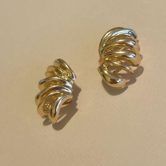 Stylish Gold Ear Cuff S894 - Picture 4 of 6